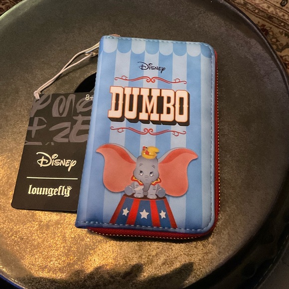 👛Disney Loungefly Dumbo Wallet - Picture 1 of 7